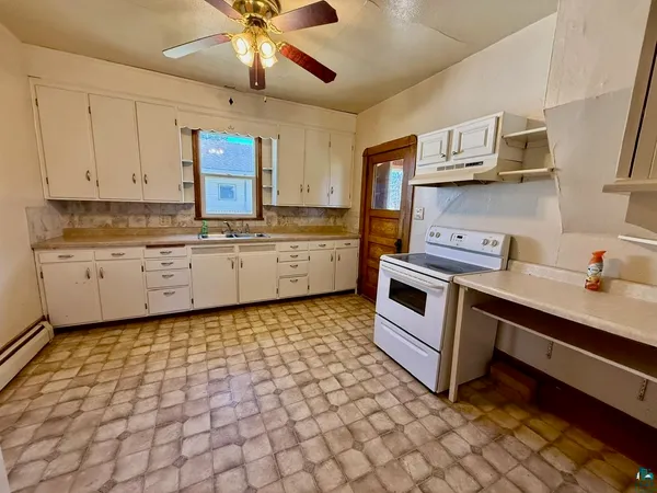 $89,900 | 609 North 14th Avenue East, Ashland, WI 54806