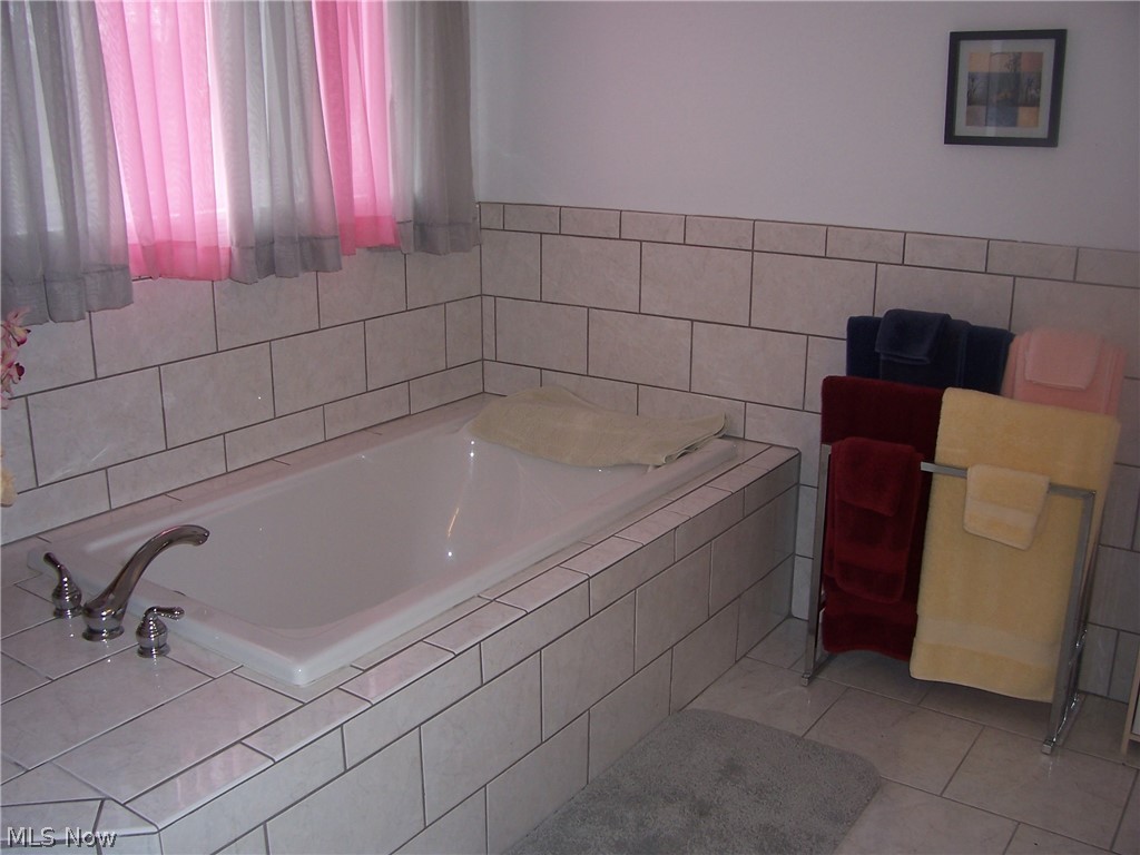 576 Miner Road Cleveland, OH 44143 - Photo 15 of 27