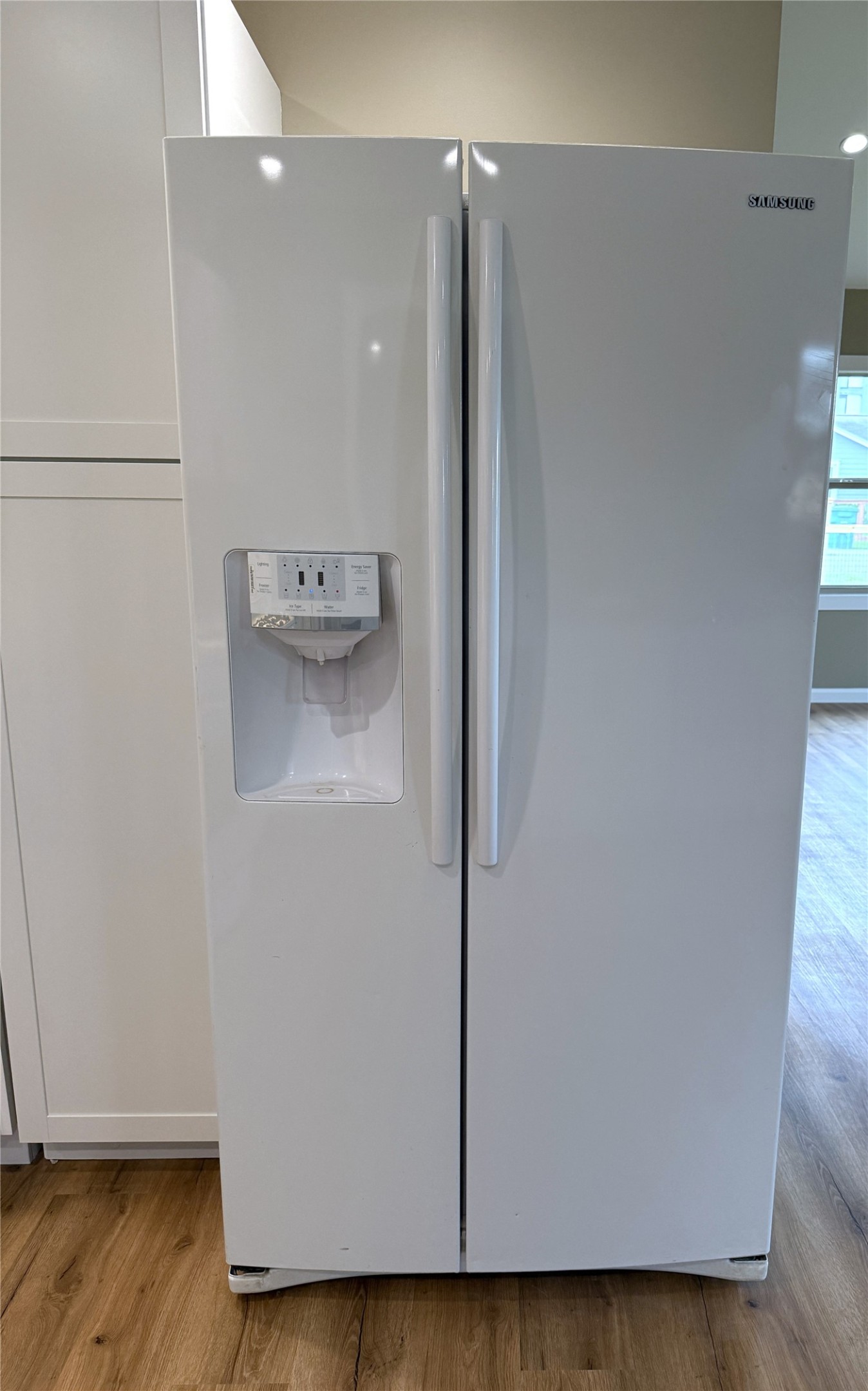 1922 Tabor Street Houston, TX 77009 - Photo 6 of 24 In-door ice/water service!