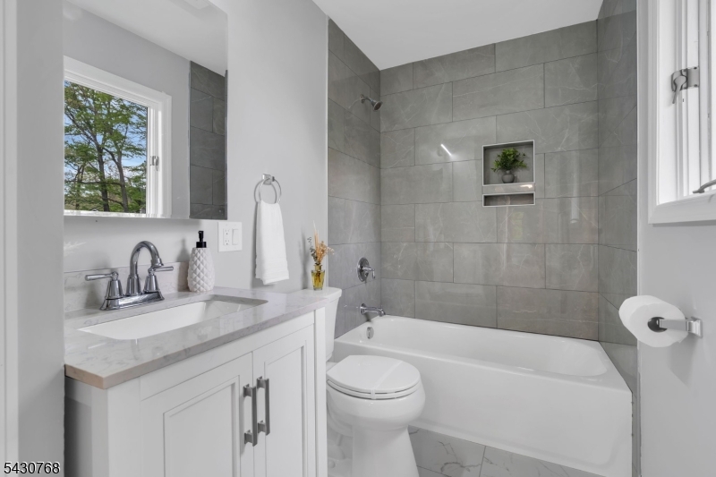 385 Maxim Drive Hopatcong, NJ 07821 - Photo 31 of 50