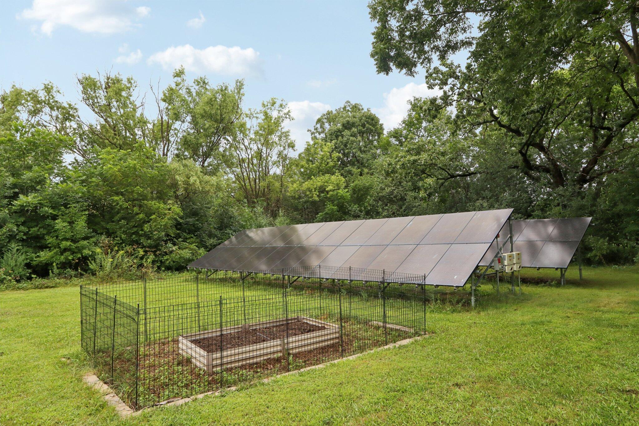 1009 Spring Valley Road Burlington, WI 53105 - Photo 35 of 46 Fenced Garden Beds