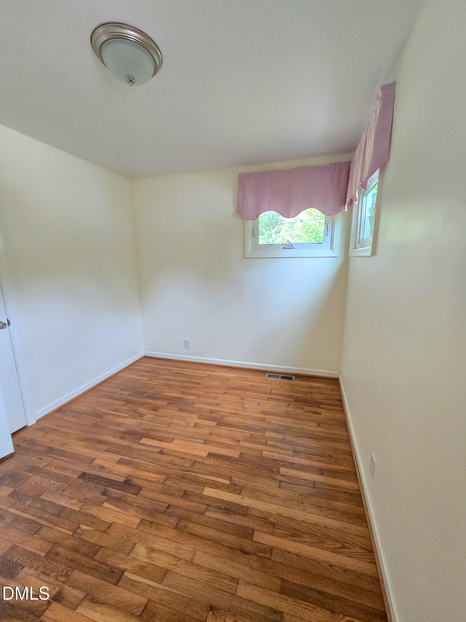 912 Dixie Trail Raleigh, NC 27607 - Photo 20 of 30 20251010_130423