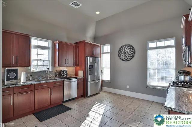 $2,095 | 927 Eden Terrace, Easton, PA 18042