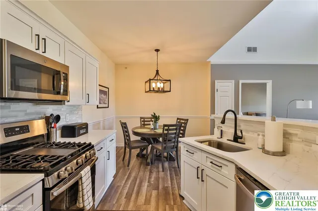 $2,095 | 927 Eden Terrace, Easton, PA 18042