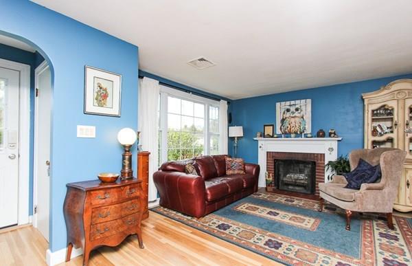 5 Crescent Road Hamilton, MA 01982 - Photo 3 of 19
