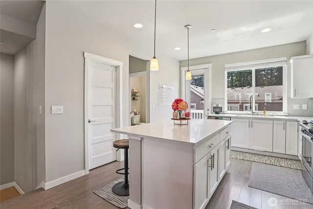 $699,900 | 18901 12th Place West, Unit H2, Lynnwood, WA 98036