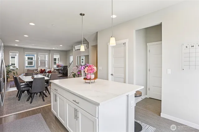 $699,900 | 18901 12th Place West, Unit H2, Lynnwood, WA 98036