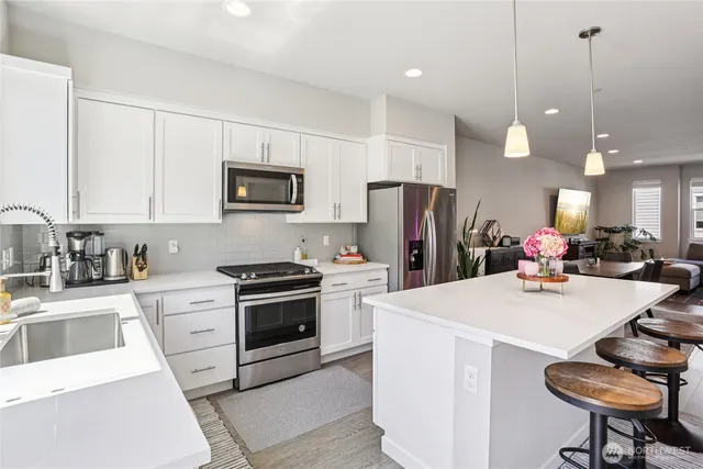 $699,900 | 18901 12th Place West, Unit H2, Lynnwood, WA 98036