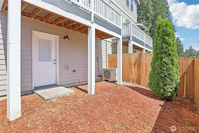 $699,900 | 18901 12th Place West, Unit H2, Lynnwood, WA 98036