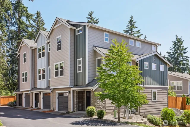 $699,900 | 18901 12th Place West, Unit H2, Lynnwood, WA 98036