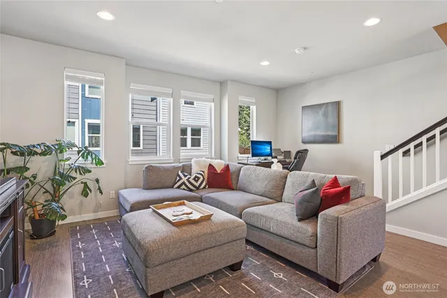 $699,900 | 18901 12th Place West, Unit H2, Lynnwood, WA 98036