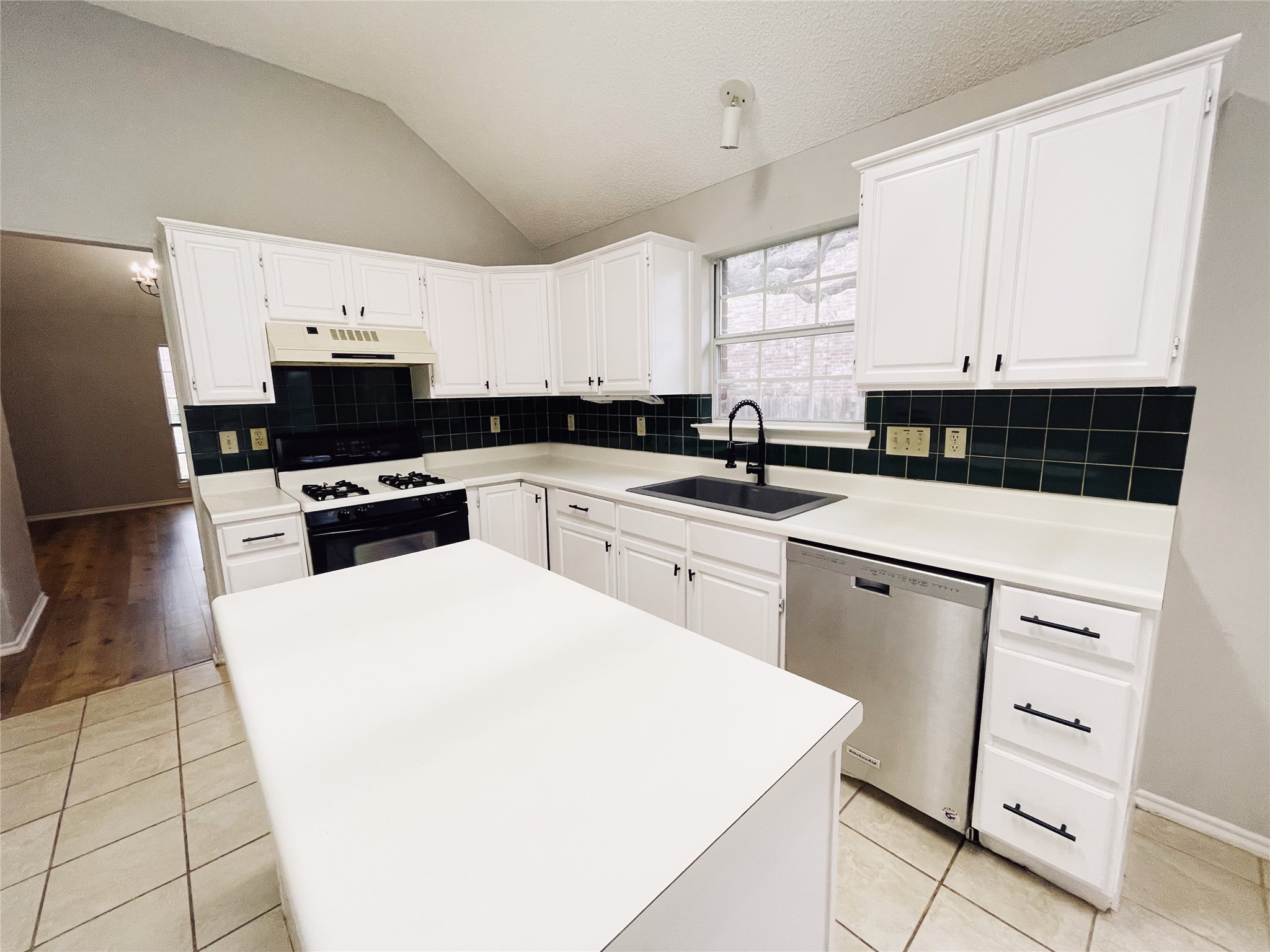 204 Cripple Creek Road Cedar Park, TX 78613 - Photo 4 of 36 The kitchen has lots of storage & counter space making meal prep a breeze.