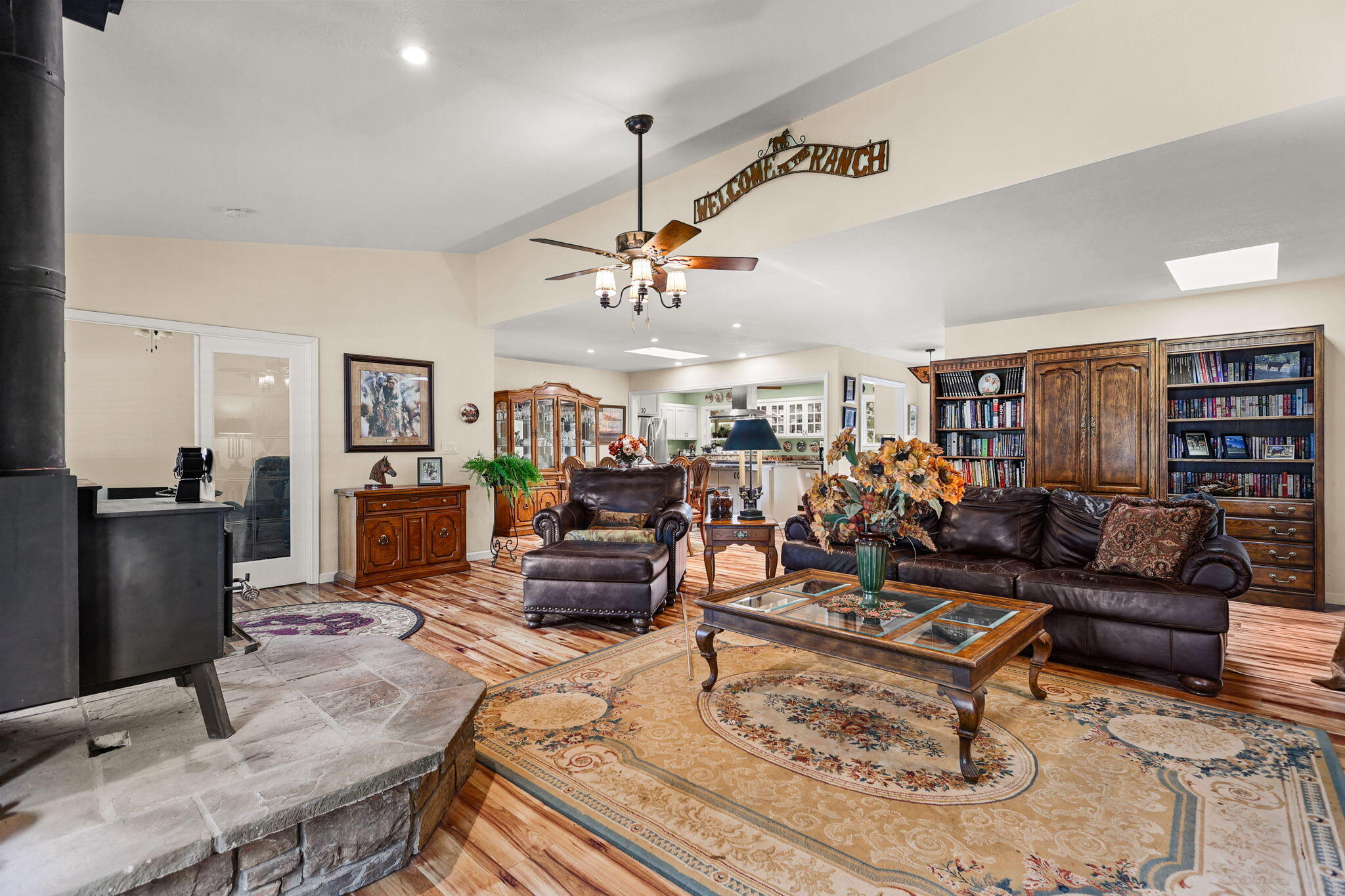 17618 Flowers Lane Anderson, CA 96007 - Photo 4 of 37 a living room with furniture kitchen view and a table