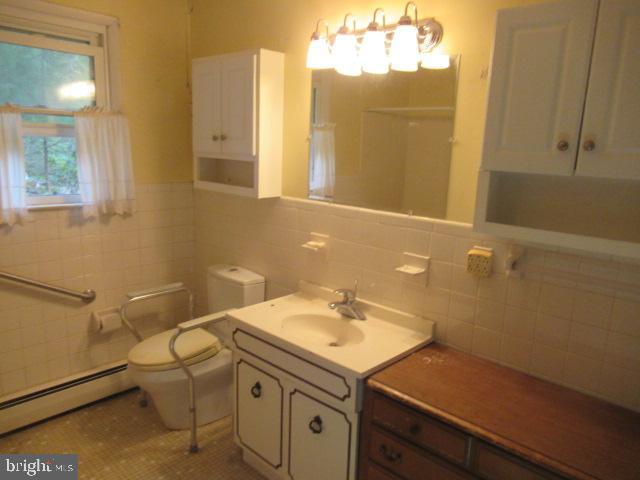 6817 Weymouth Road Mays Landing, NJ 08330 - Photo 12 of 16 Bathroom