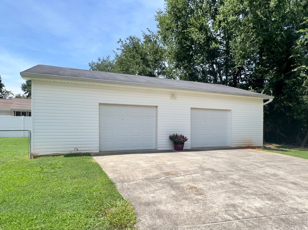 607 Etowah Road Benton, TN 37307 - Photo 3 of 21 Gallery Image 3