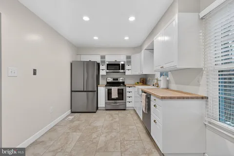 $650,000 | 5769 Heritage Hill Drive, Alexandria, VA 22310