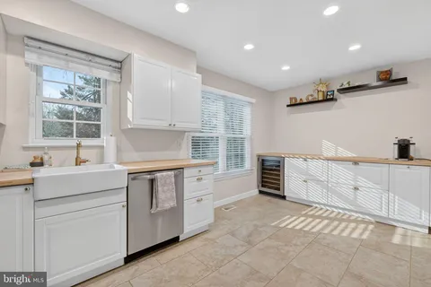 $650,000 | 5769 Heritage Hill Drive, Alexandria, VA 22310