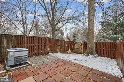 $650,000 | 5769 Heritage Hill Drive, Alexandria, VA 22310