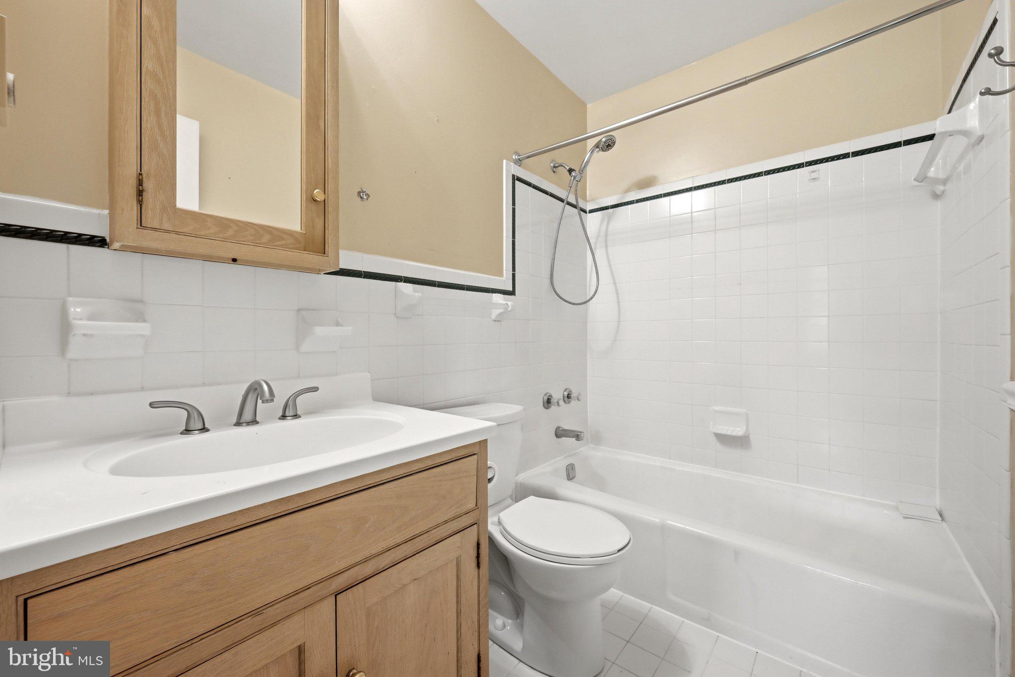 18459 Harmony Church Road Hamilton, VA 20158 - Photo 16 of 80 Bathroom