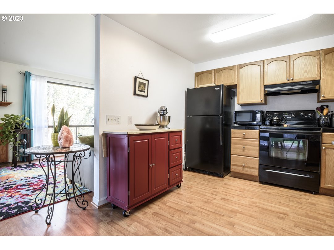109 Treehill Loop Eugene, OR 97405 - Photo 11 of 32 Gallery Image 11