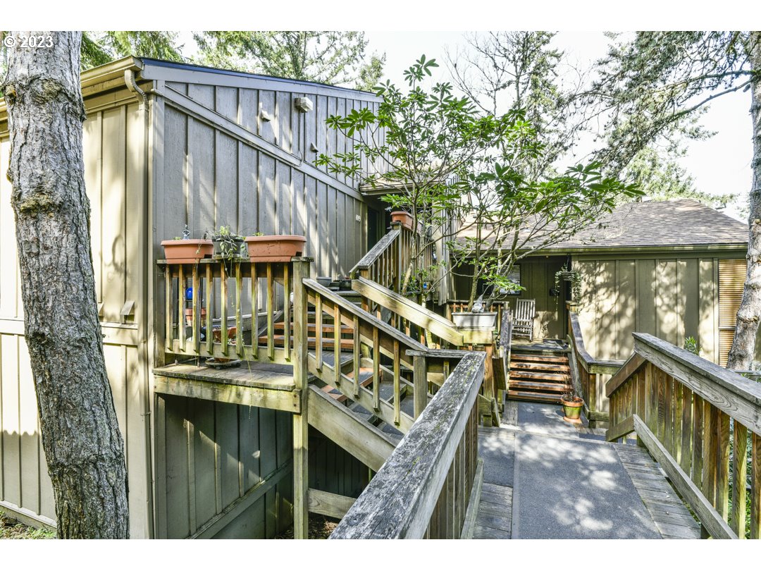109 Treehill Loop Eugene, OR 97405 - Photo 2 of 32 Gallery Image 2