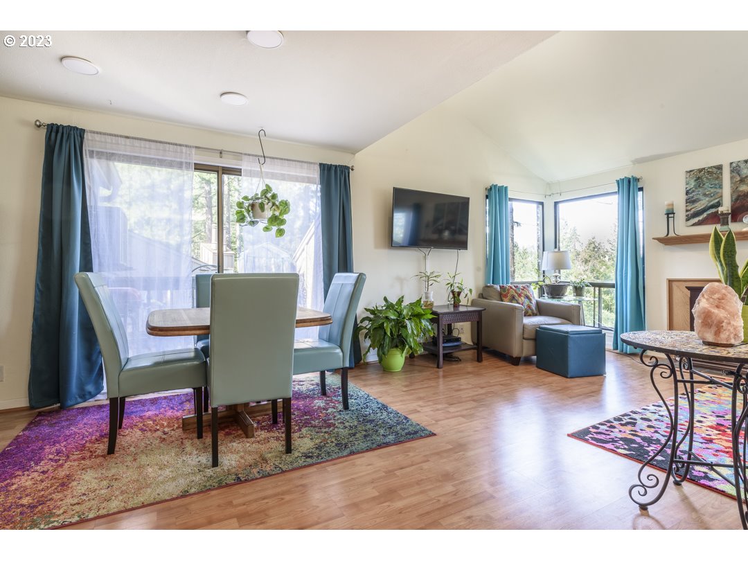109 Treehill Loop Eugene, OR 97405 - Photo 5 of 32 Gallery Image 5