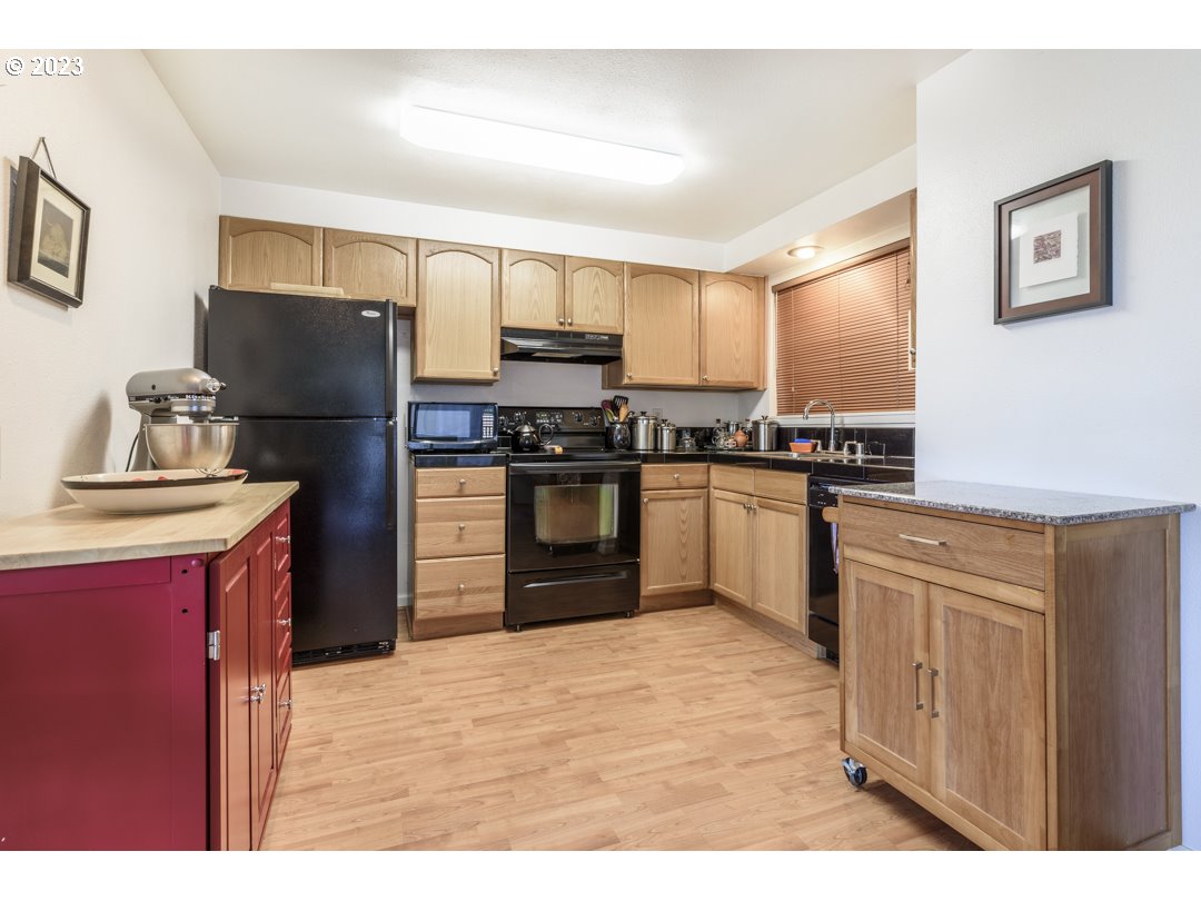 109 Treehill Loop Eugene, OR 97405 - Photo 7 of 32 Gallery Image 7