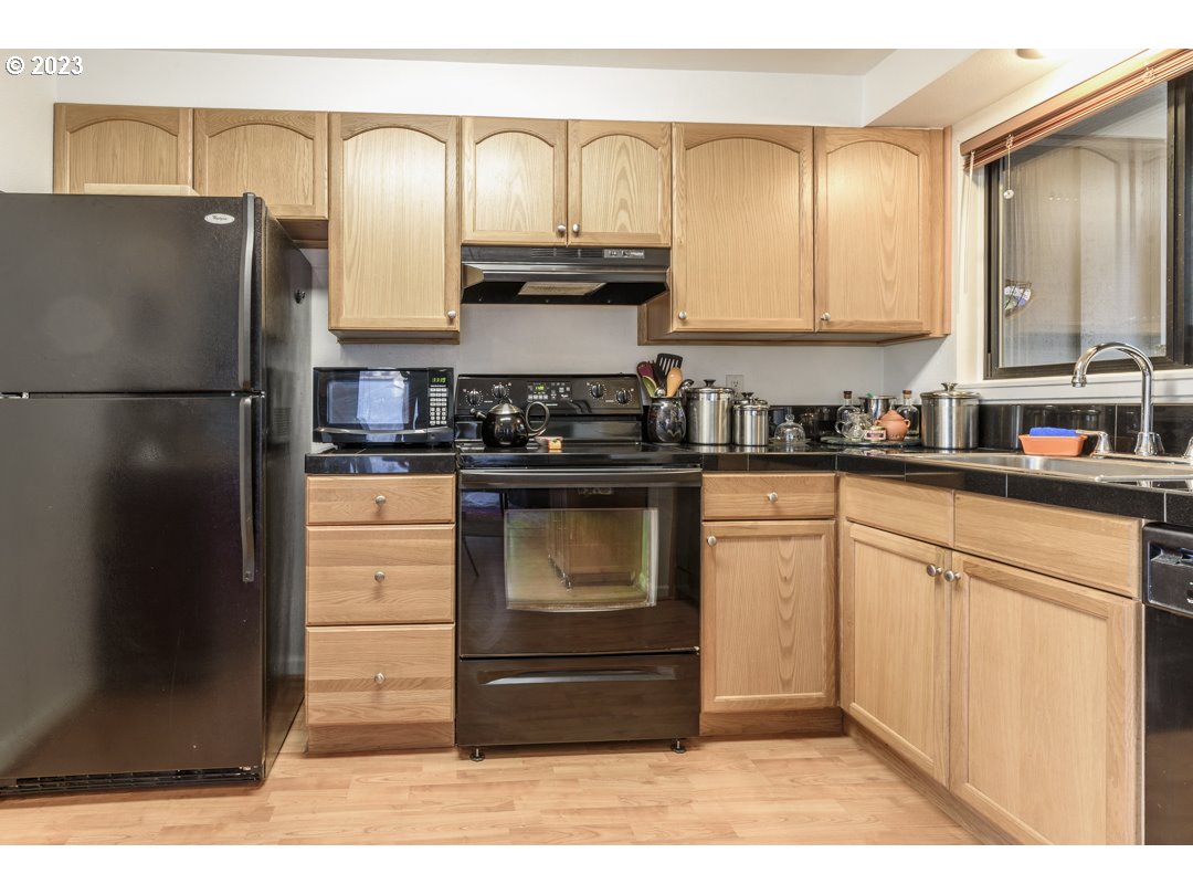 109 Treehill Loop Eugene, OR 97405 - Photo 10 of 32 Gallery Image 10