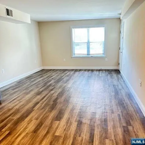 $2,350 | 290 3rd Street, Unit D1, Hackensack, NJ 07601