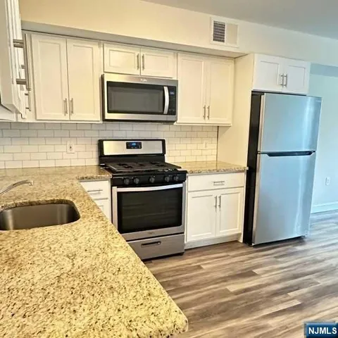 $2,350 | 290 3rd Street, Unit D1, Hackensack, NJ 07601
