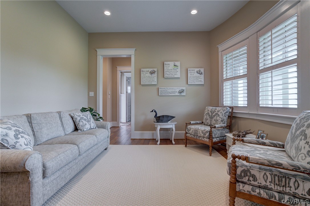 34 Crabshell Lane Kilmarnock, VA 22482 - Photo 24 of 50 a living room with furniture and a window