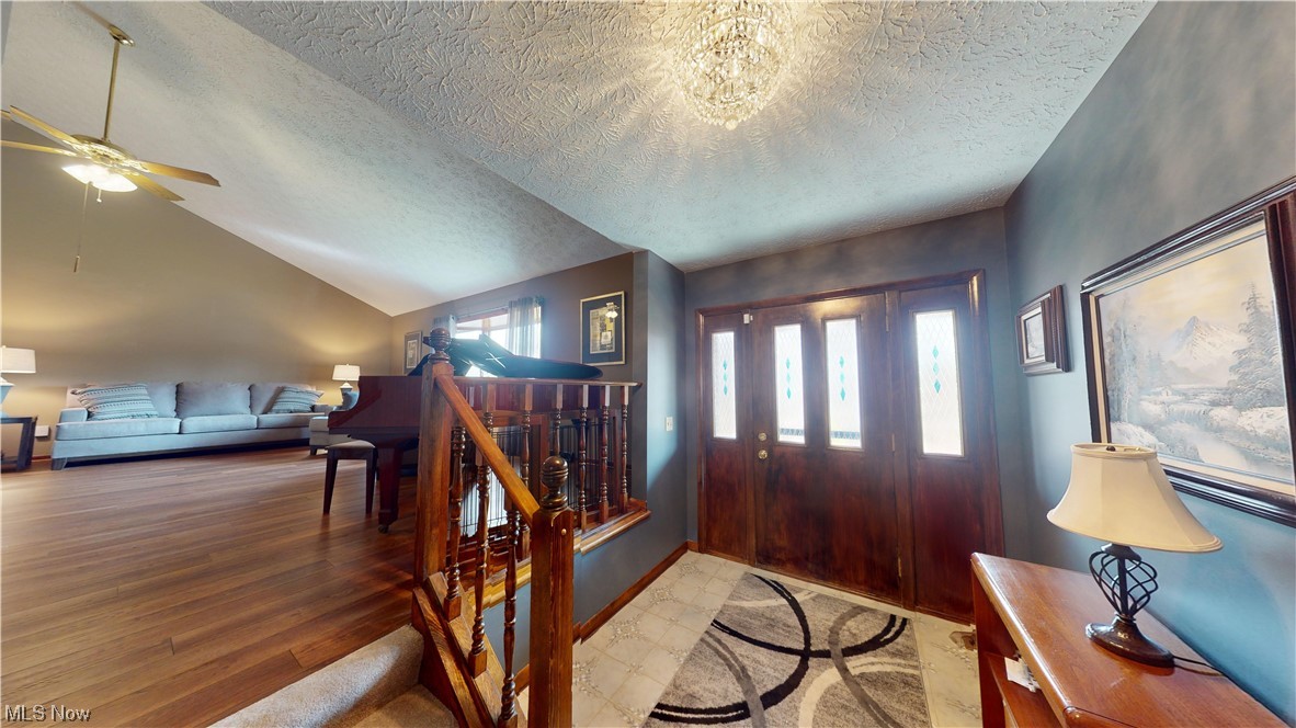 2980 Worrell Road Willoughby, OH 44094 - Photo 3 of 43 Foyer entry area