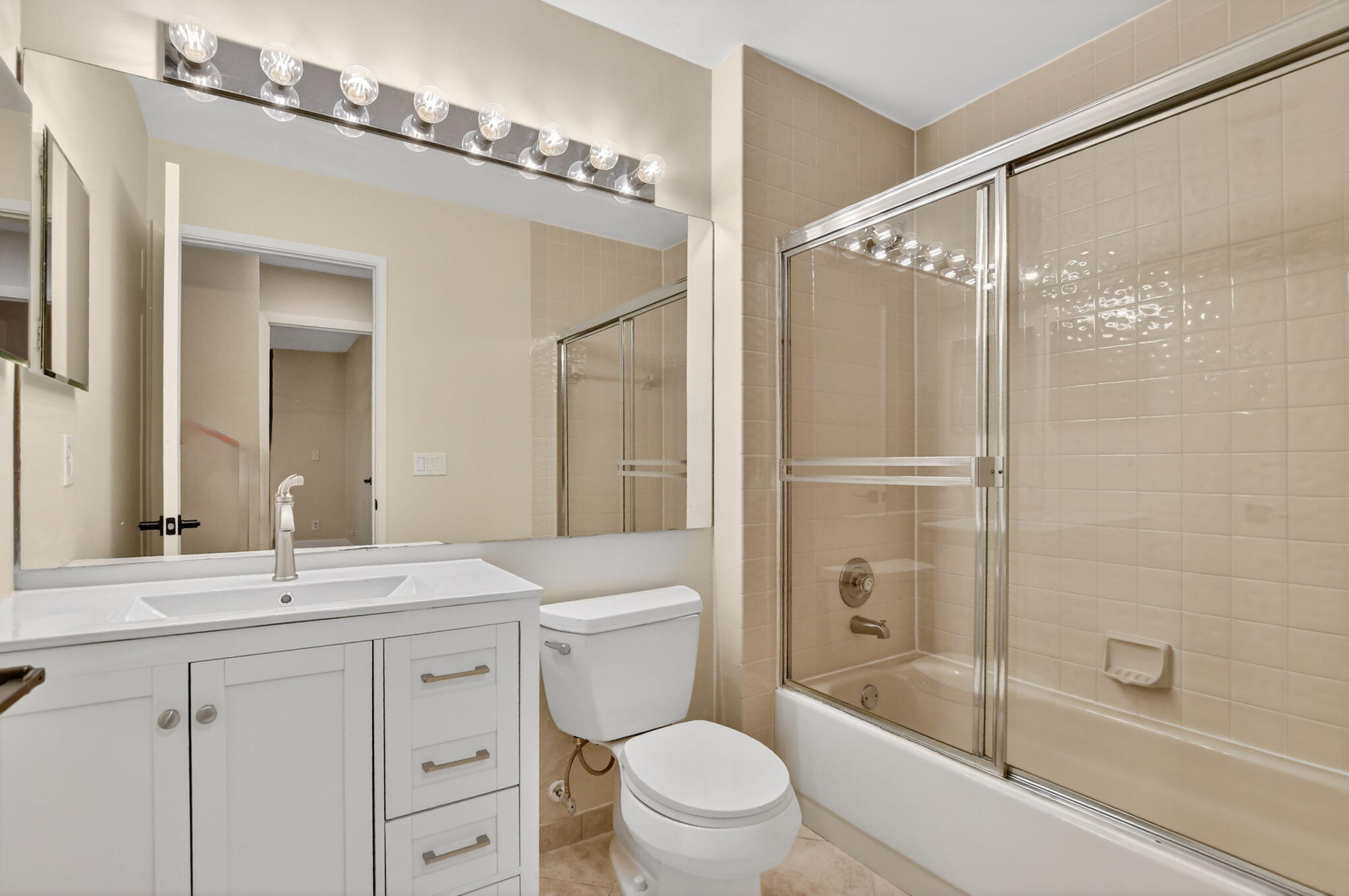 7818 La Mirada Drive, Unit 7818 Boca Raton, FL 33433 - Photo 20 of 45 2nd bath