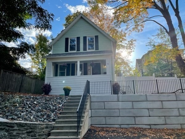 9 Fairfield Street Worcester, MA 01602 - Photo 2 of 39