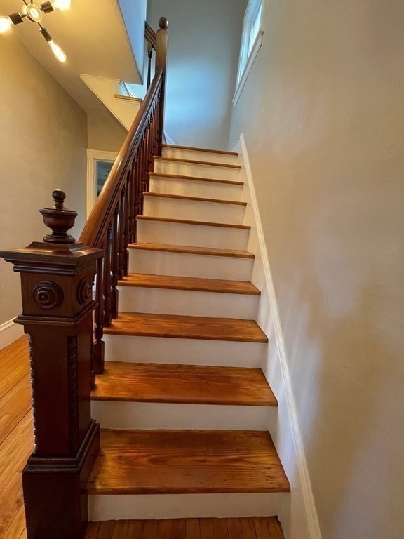 9 Fairfield Street Worcester, MA 01602 - Photo 22 of 39