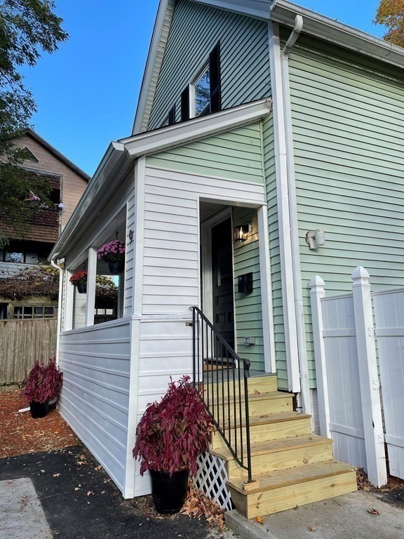 9 Fairfield Street Worcester, MA 01602 - Photo 3 of 39