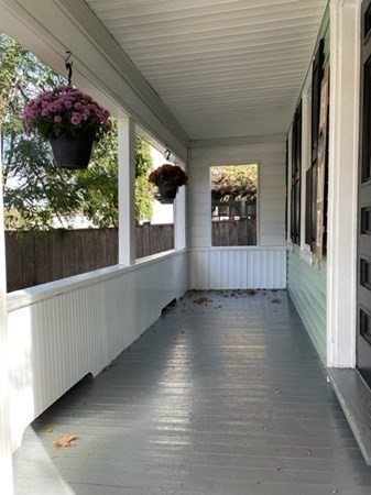 9 Fairfield Street Worcester, MA 01602 - Photo 4 of 39
