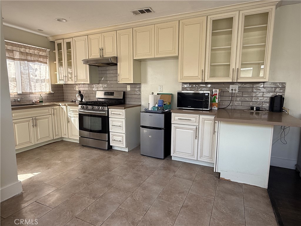 1183 Wisconsin Street Pomona, CA 91768 - Photo 11 of 26