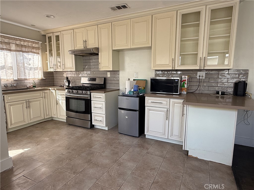 1183 Wisconsin Street Pomona, CA 91768 - Photo 10 of 26