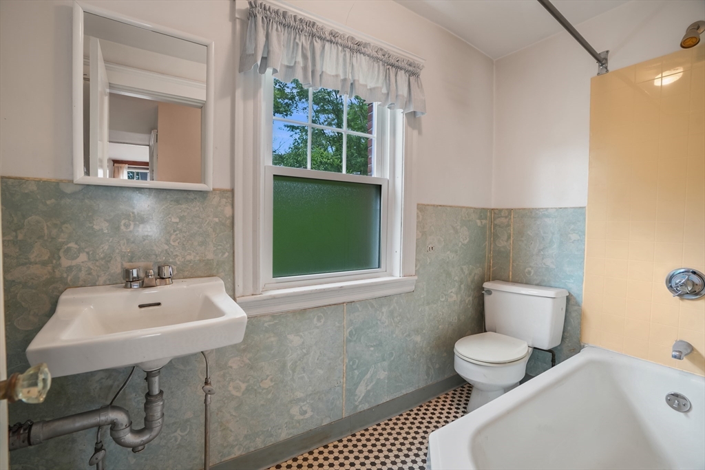 12 Bungalow Road Boston, MA 02132 - Photo 10 of 27