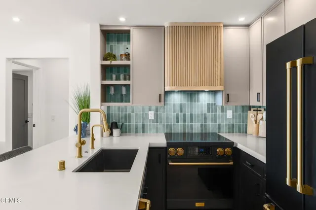 $775,000 | 218 East Surfside Drive, Port Hueneme, CA 93041