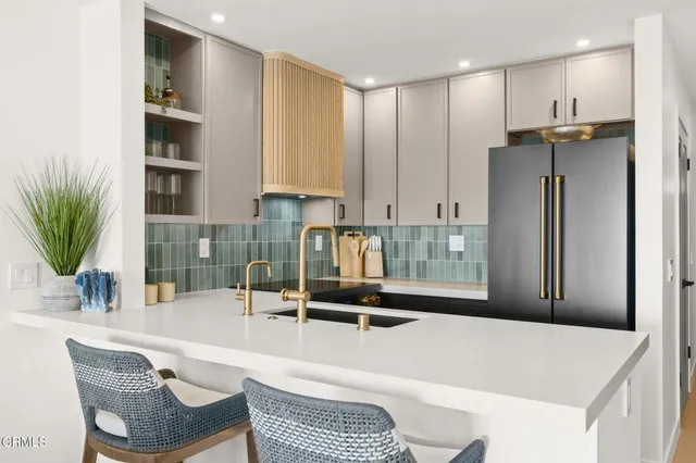 $775,000 | 218 East Surfside Drive, Port Hueneme, CA 93041