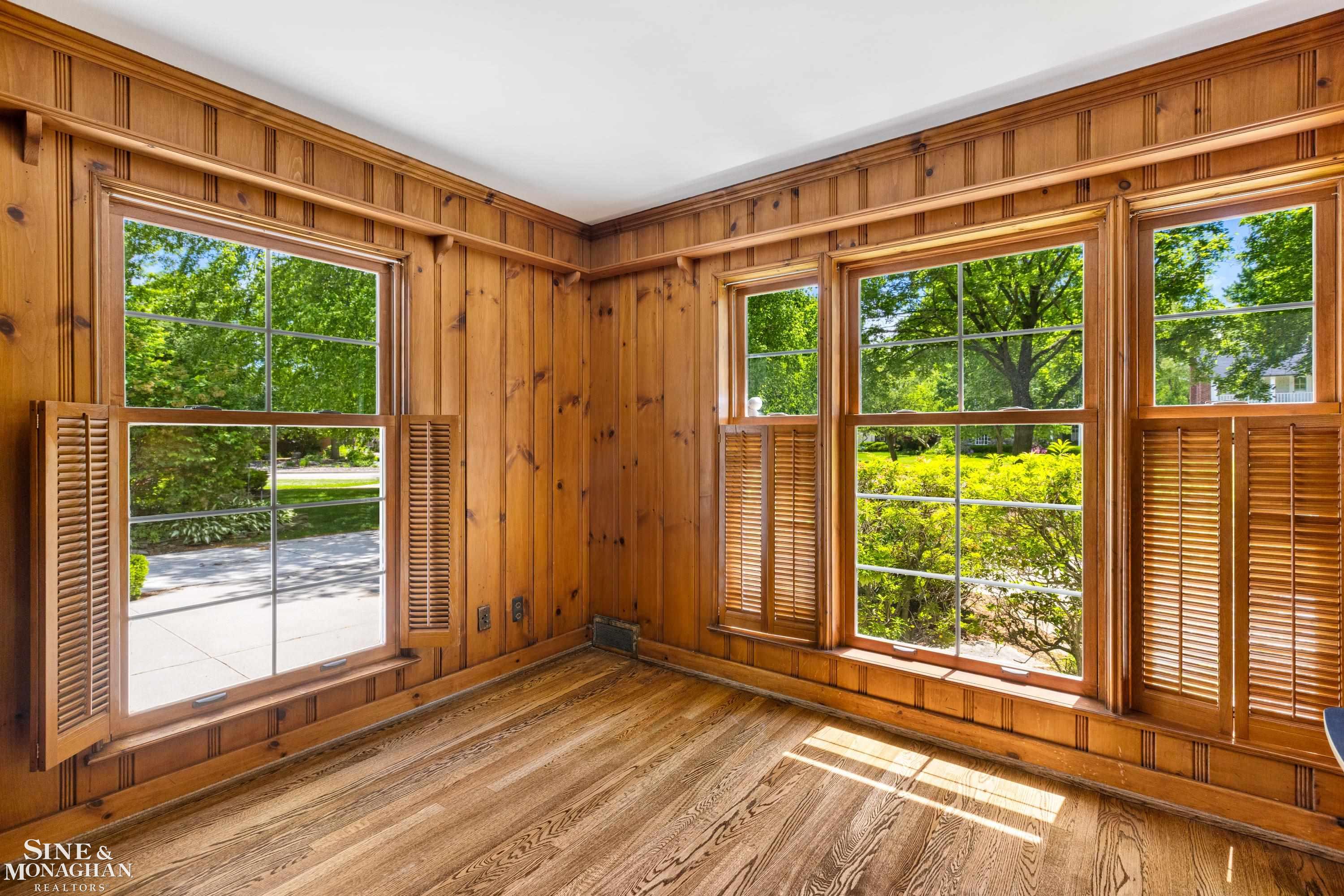 1380 Oxford Road Grosse Pointe Woods, MI 48236 - Photo 24 of 59