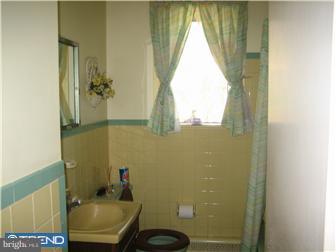205 Woodcrest Road West Chester, PA 19382 - Photo 4 of 6 Bathroom