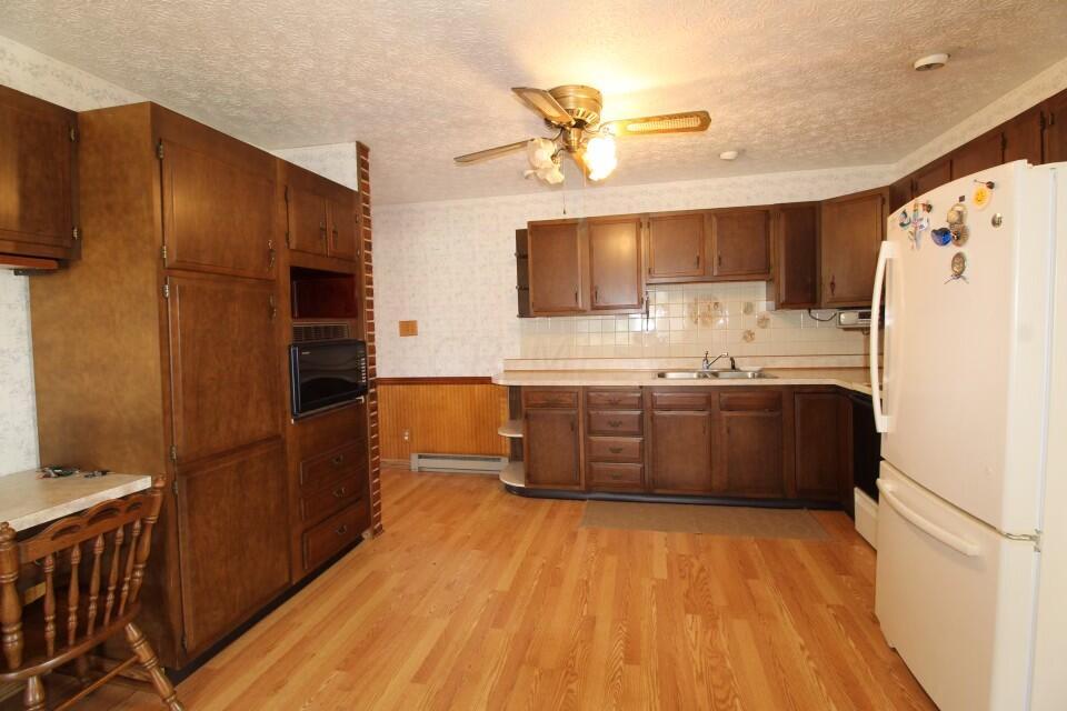 8091 Cincinnati-Zanesville Road Southwest Amanda, OH 43102 - Photo 6 of 24 Eat In Kitchen