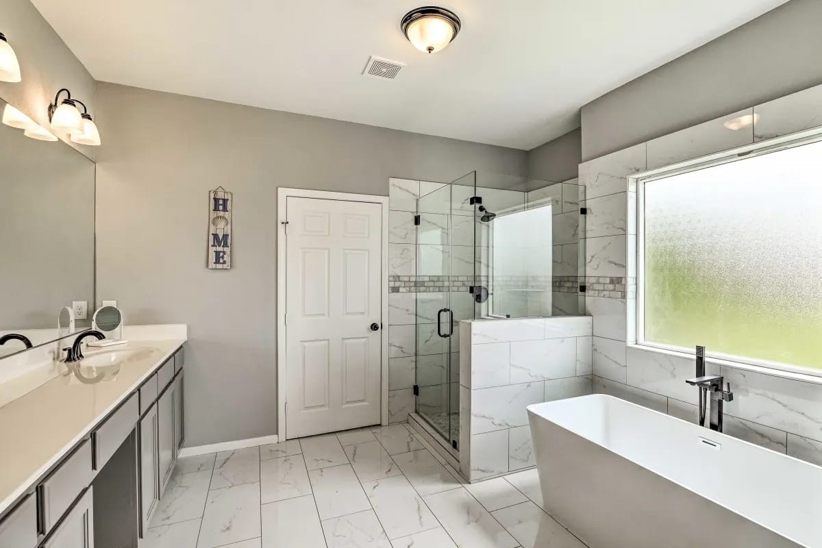 4909 Sunflower Street Houston, TX 77033 - Photo 11 of 25 a bathroom with a tub sink and mirror