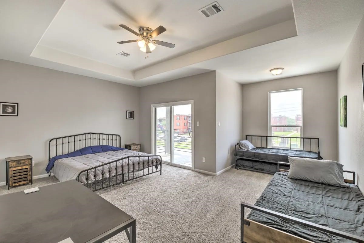 4909 Sunflower Street Houston, TX 77033 - Photo 16 of 25 a bedroom with furniture and windows