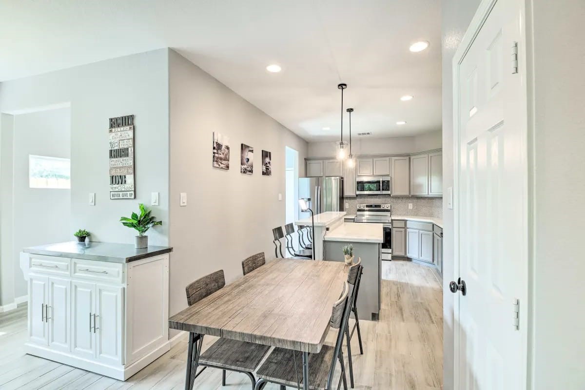 4909 Sunflower Street Houston, TX 77033 - Photo 4 of 25 a kitchen with a table and chairs in it