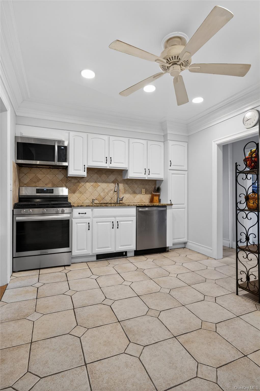 46 Monell Avenue Islip, NY 11751 - Photo 30 of 46