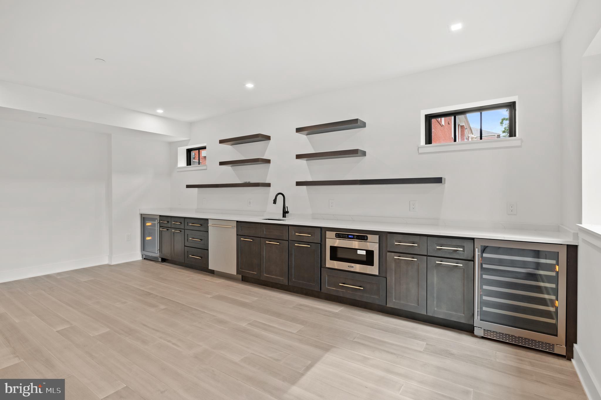 6916 Marbury Road Bethesda, MD 20817 - Photo 68 of 89 Calcutta Gold Quartz Counter-top